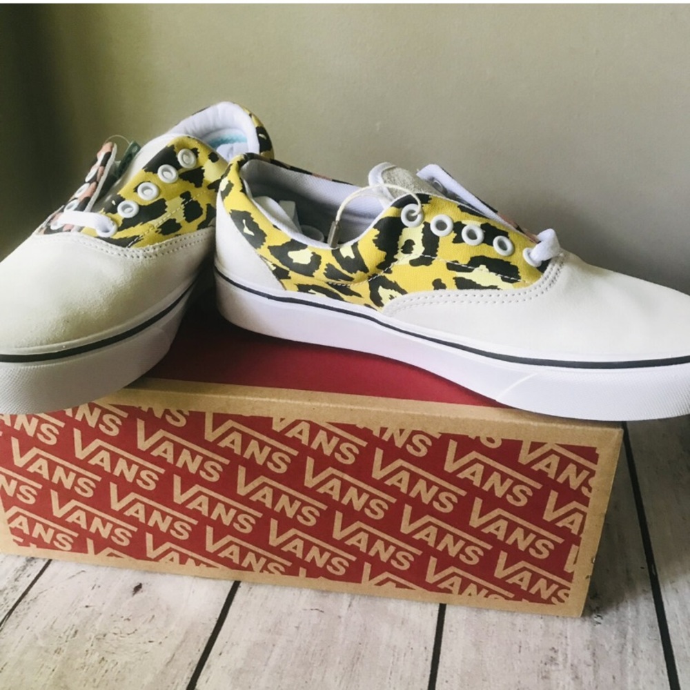 Vans Women's Checkered Sneakers - White and Pink - Picture 3 of 4